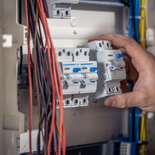 Villanyszerelés és elektromos rendszerek korszerűsítése