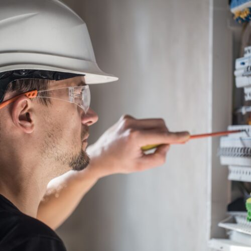 Villanyszerelés és elektromos rendszerek korszerűsítése